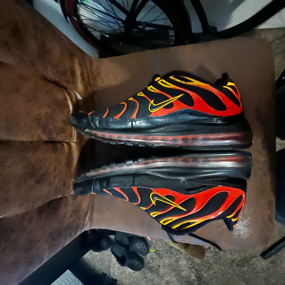 Nike air maxes